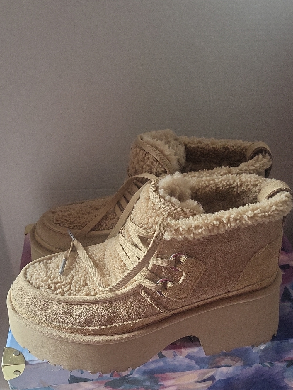 UGG Women's Tan Shearling Platform Lace-Up Ankle Boots WO's Size 10 - Picture 8 of 12